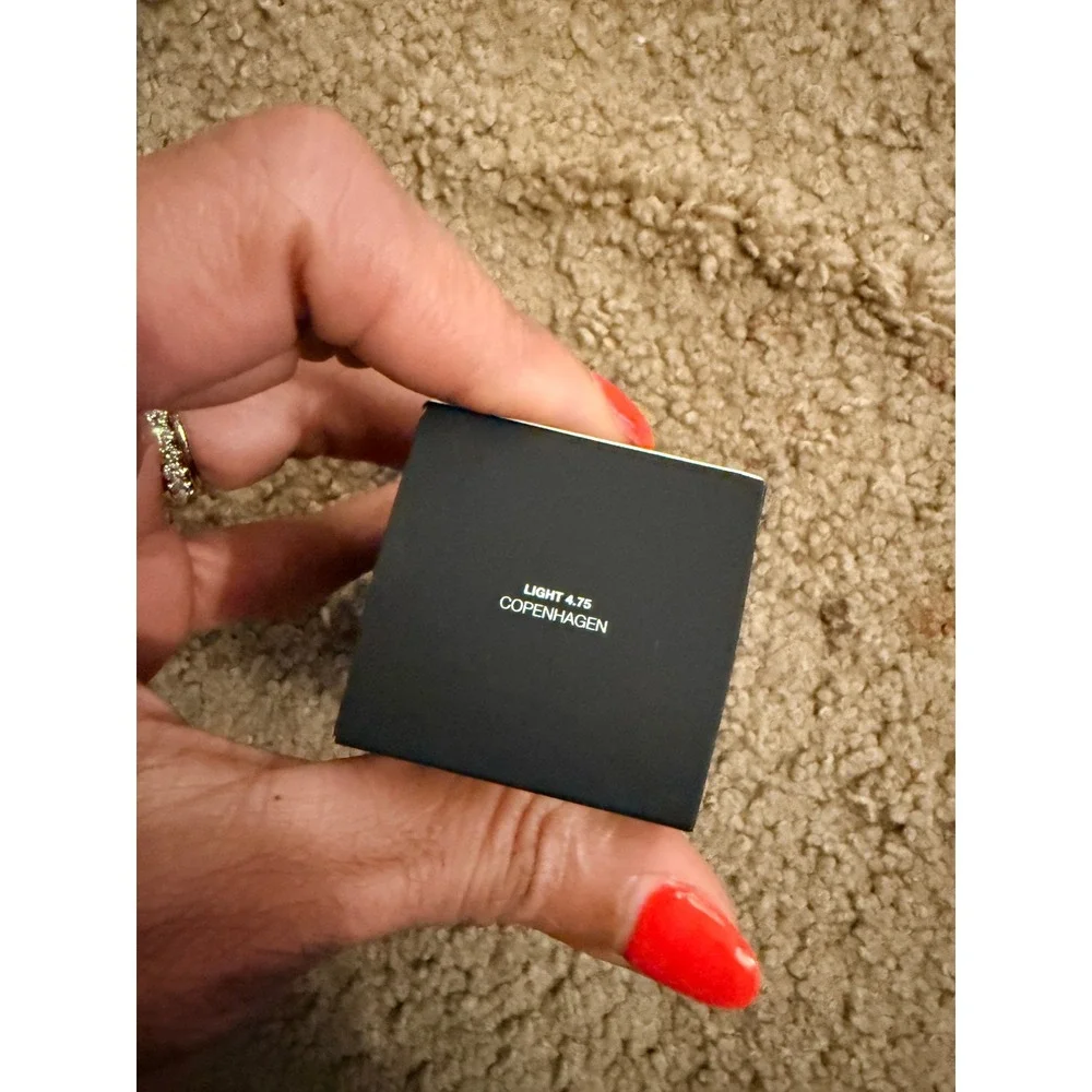 NIB NARS Sheer Glow Foundation Light 4.75 COPENHAGEN